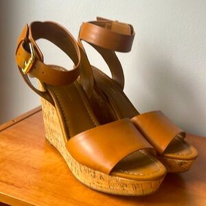 Tommy Hilfiger tan leather wedges